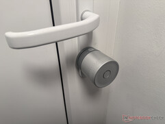 Прикрепите крышку