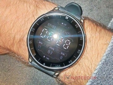 Отлично читаемый дисплей, постоянно остающийся включенным