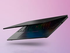Ноутбук ThinkPad T14s 7-го поколения от Lenovo, оснащенный процессором Snapdragon X2, весит всего 1,19 кг.