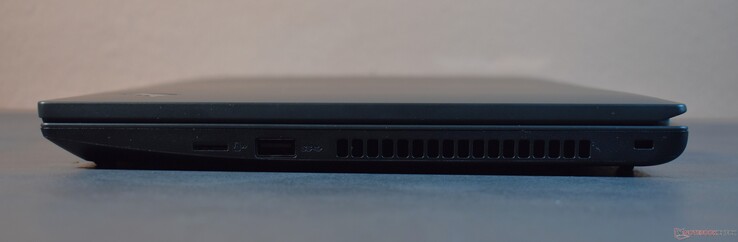 справа: microSD, USB A 3.2 Gen 1, слот для замка Кенсингтона