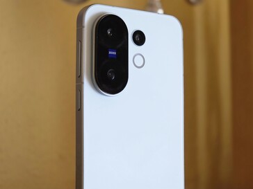 Обзор Vivo X200 FE (Источник изображения: Маркус Хербрих)