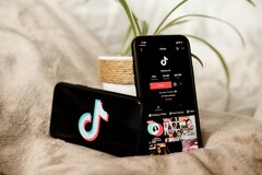Приложение TikTok (Источник изображения: Collabstr, Unsplash)