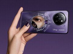 Компания Xiaomi встроила небольшой зеркальный элемент в заднюю панель CIVI 4 Pro для своего последнего сотрудничества с Диснеем. (Источник изображения: Xiaomi)