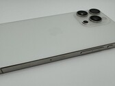 Прототип iPhone с тактильными кнопками. (Источник изображения: Apple Insider)