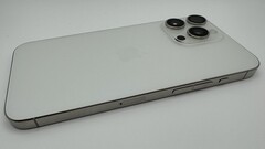 Прототип iPhone с тактильными кнопками. (Источник изображения: Apple Insider)