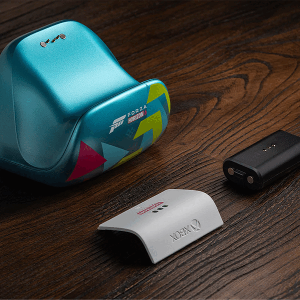 Зарядная док-станция 8BitDo Forza Horizon 6 поставляется с аккумулятором и крышкой для аккумулятора для Вашего беспроводного контроллера Xbox.