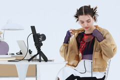 Canon выпускает беззеркальную камеру EOS R50 V, призванную помочь создателям социальных сетей вести прямые трансляции и с легкостью публиковать высококачественные обновления. (Источник изображения: Canon)