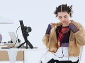 Canon выпускает беззеркальную камеру EOS R50 V, призванную помочь создателям социальных сетей вести прямые трансляции и с легкостью публиковать высококачественные обновления. (Источник изображения: Canon)