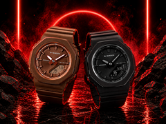 Часы Casio G-Shock GMA-P2110B-1A и G-Shock GMA-P2110B-5A (справа налево)