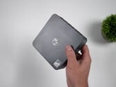 На фотографии показан мини-ПК Beelink EQi 304 на базе процессора Intel Wildcat Lake, что позволяет оценить его компактную конструкцию и фактурную верхнюю панель.