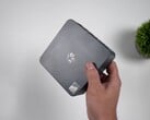 На фотографии показан мини-ПК Beelink EQi 304 на базе процессора Intel Wildcat Lake, что позволяет оценить его компактную конструкцию и фактурную верхнюю панель.