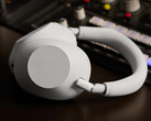 Компания Sony вернулась к складной форме для своих последних наушников серии WH-1000X. (Источник изображения: Sony)