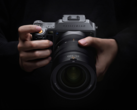 Новая фотокамера Hasselblad X2D II 100C (на фото) оснащена системой фокусировки с помощью LiDAR и новым осветителем автофокуса, который также работает как индикатор автоспуска. (Источник изображения: Hasselblad)