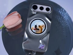 Honor и компания Oppo собирается выпустить очень похожий аксессуар. На фото: Honor'магнитный аксессуар для экрана, прикрепленный к телефону.