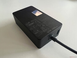 Адаптер питания на 127 Вт с портом USB-A (до 5 Вт)