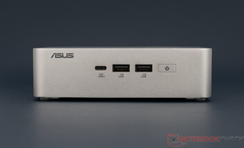 Asus NUC 15 Pro+ - Разъемы на передней панели