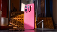 Великолепные красные Oppo Find X9 и Find X9 Pro, очевидно, доступны только через импорт (Источник изображения: Weibo)
