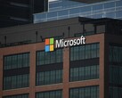 Офисное здание Microsoft с логотипом компании (Источник изображения: Simon Ray/Unsplash)