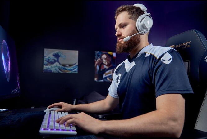 Гарнитура Alienware Pro Headset была разработана при участии киберспортсменов и стримеров. (Источник изображения: Alienware)