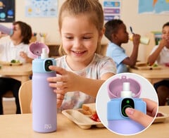 Бутылку для воды myFirst CareSip могут открыть только дети с зарегистрированными отпечатками пальцев.
