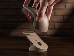 Мышь 8BitDo Retro R8 Mouse C64 Edition отдает дань уважения компьютеру Commodore 64, выпущенному в 1982 году.