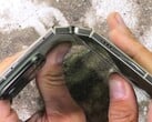 Как показал тест на прочность, проведённый каналом JerryRigEverything, даже четвёртое поколение складных устройств Google по-прежнему имеет серьёзные конструктивные недостатки.