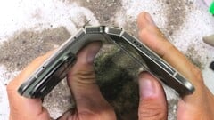 Как показал тест на прочность, проведённый каналом JerryRigEverything, даже четвёртое поколение складных устройств Google по-прежнему имеет серьёзные конструктивные недостатки.