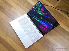 Ноутбук Razer Blade 15 Base Model (i7-10750H, RTX 2070 Max-Q). Обзор от Notebookcheck