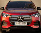 Новый Mercedes GLA выходит на рынок в качестве электромобиля с технологией 800 В, однако для зарядки на станциях быстрой зарядки с напряжением 400 В требуется дополнительный усилитель постоянного тока.