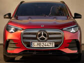 Новый Mercedes GLA выходит на рынок в качестве электромобиля с технологией 800 В, однако для зарядки на станциях быстрой зарядки с напряжением 400 В требуется дополнительный усилитель постоянного тока.
