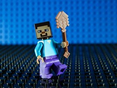 Изображение, показывающее минифигурку Стива из Minecraft.
