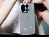 Световые эффекты являются эксклюзивной особенностью цветовой гаммы «Tomorrow’s Starlight» (на изображении)