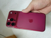 дизайнерская модель iPhone 18 Pro в цвете Dark Cherry.