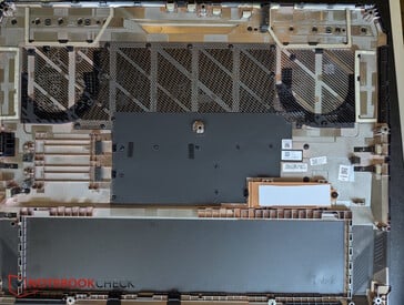 Охлаждающая подставка только для SSD 1, подготовлена для 3 и 4