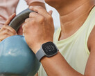 Fitbit Versa 4 уже более трех лет. (Источник изображения: Fitbit)