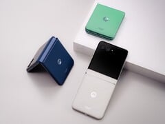 Motorola Razr имеет более прочный шарнир и лучшую защиту от пыли. (Источник изображения: Motorola)