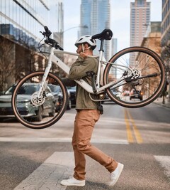 Velotric Tempo весит 39 фунтов (17,7 кг) с батареей 