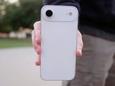 Apple по сообщениям, компания сокращает расходы на дисплеи для iPhone 17 и 17 Air. (Источник изображения: AppleTrack)