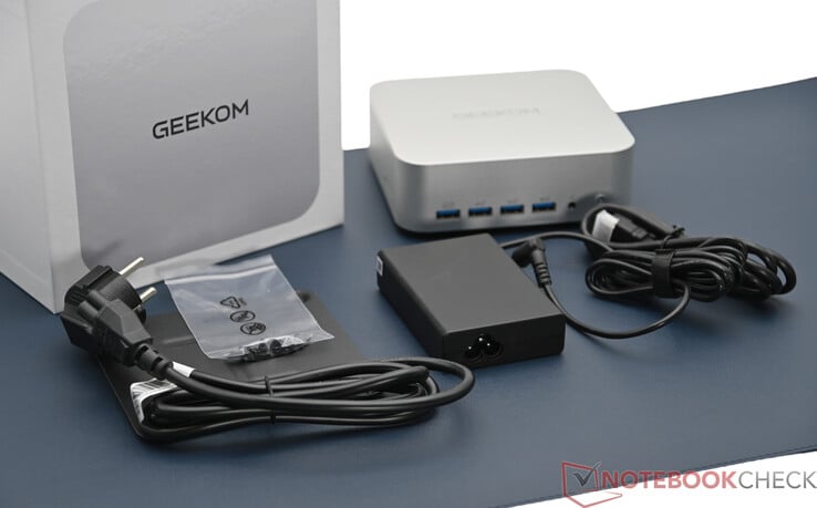 В коробку Geekom A8 Max входят