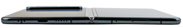 Нижняя грань (в открытом виде): микрофон, порт USB, динамики, микрофон, лоток SIM (Изображение: Daniel Schmidt)