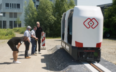 Кампусный шаттл Monocab на 20-метровой испытательной трассе