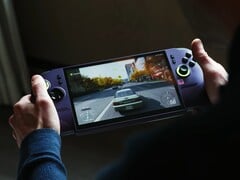 Новая модель MSI Claw 8 EX AI+ имеет усовершенствованный и более эргономичный дизайн.