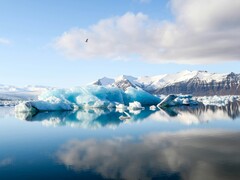 Фотография ледникового озера Jökulsárlón (Источник изображения: Jeremy Bishop via Unsplash; обрезано)
