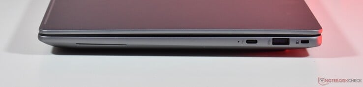 справа: Thunderbolt 4, USB-A 3.2 Gen 2, слот Nano Lock