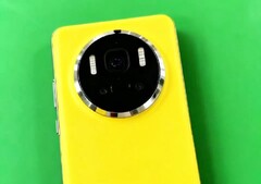 Ожидается, что Huawei Mate 80 Pro будет оснащен круглым модулем камеры. (Источник изображения: Директор Ши Гуань, Weibo)