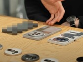 Размытый телефон Nothing Phone (3) сидит рядом с телефоном Nothing Phone (3a) Pro. (Источник изображения: Nothing)