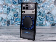 Преемник модели RedMagic 11 Pro (на фото) может быть оснащён аккумулятором большей ёмкости.