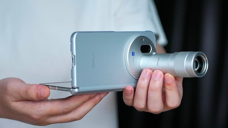 Vivo X Fold6 совместим с Vivo Zeiss Telephoto Extender Gen 2