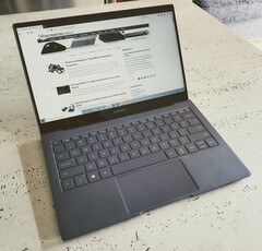 Samsung Galaxy Book S разбил Apple MacBook Air в пух и прах, что бы вы ни думали по этому поводу. (Источник: Notebookcheck)