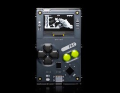 Последняя модель Arduboy поддерживает многопользовательскую игру через кабель USB-C (Источник изображения: Arduboy)